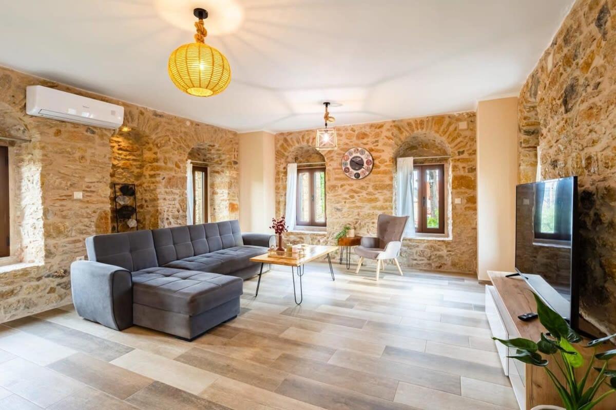 Mantineia Stone Villa-An Ethereal Getaway Megali Mantineia Luaran gambar