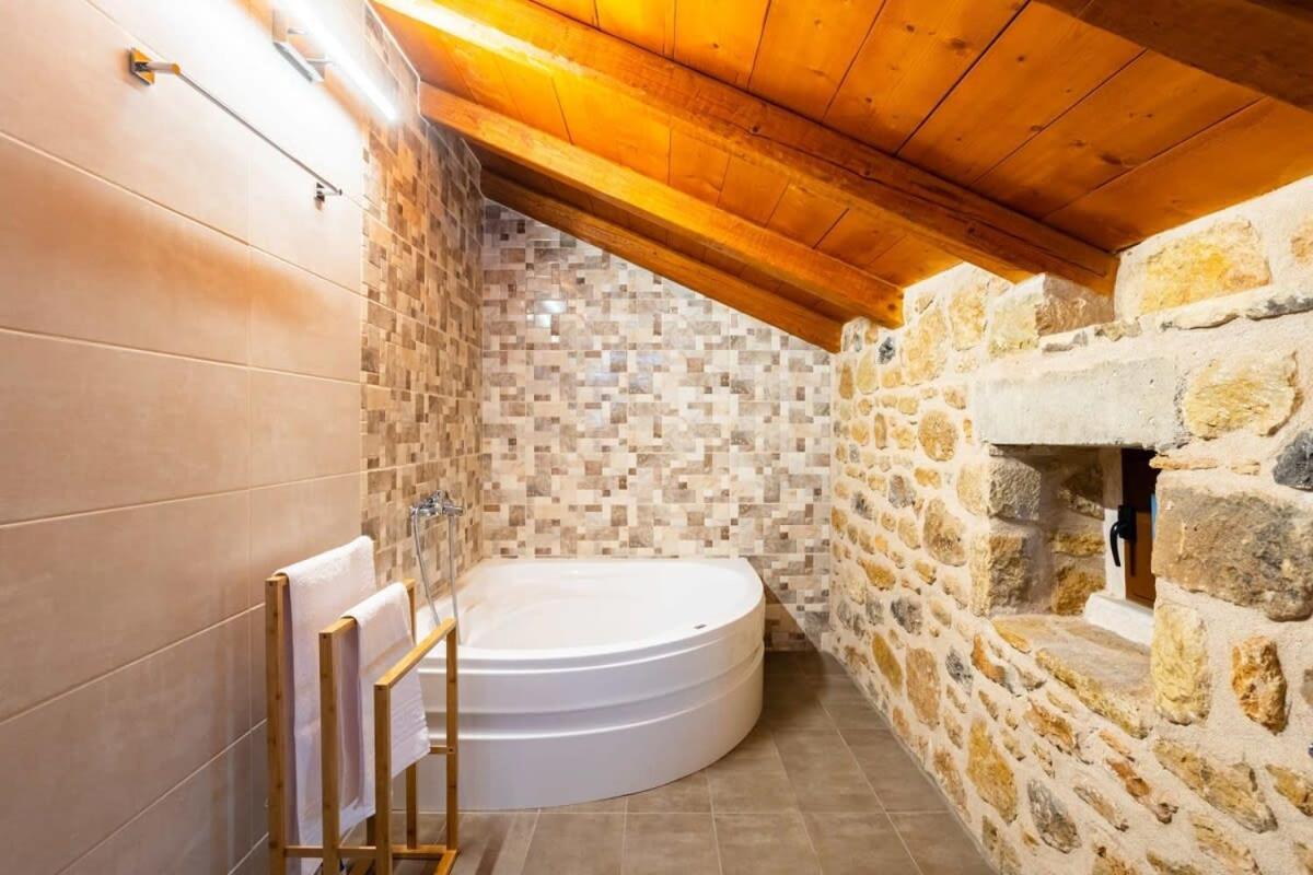 Mantineia Stone Villa-An Ethereal Getaway Megali Mantineia Luaran gambar