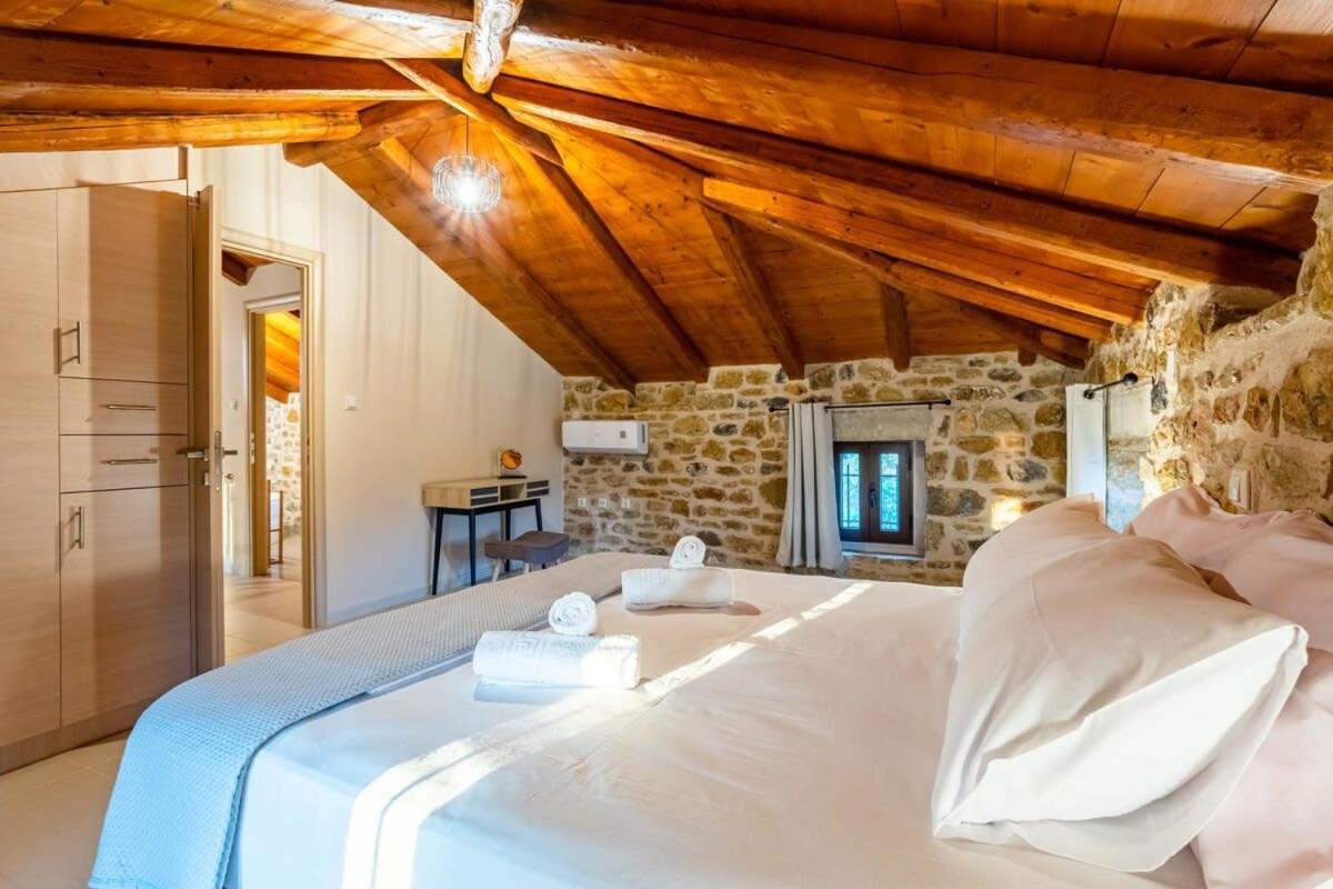 Mantineia Stone Villa-An Ethereal Getaway Megali Mantineia Luaran gambar