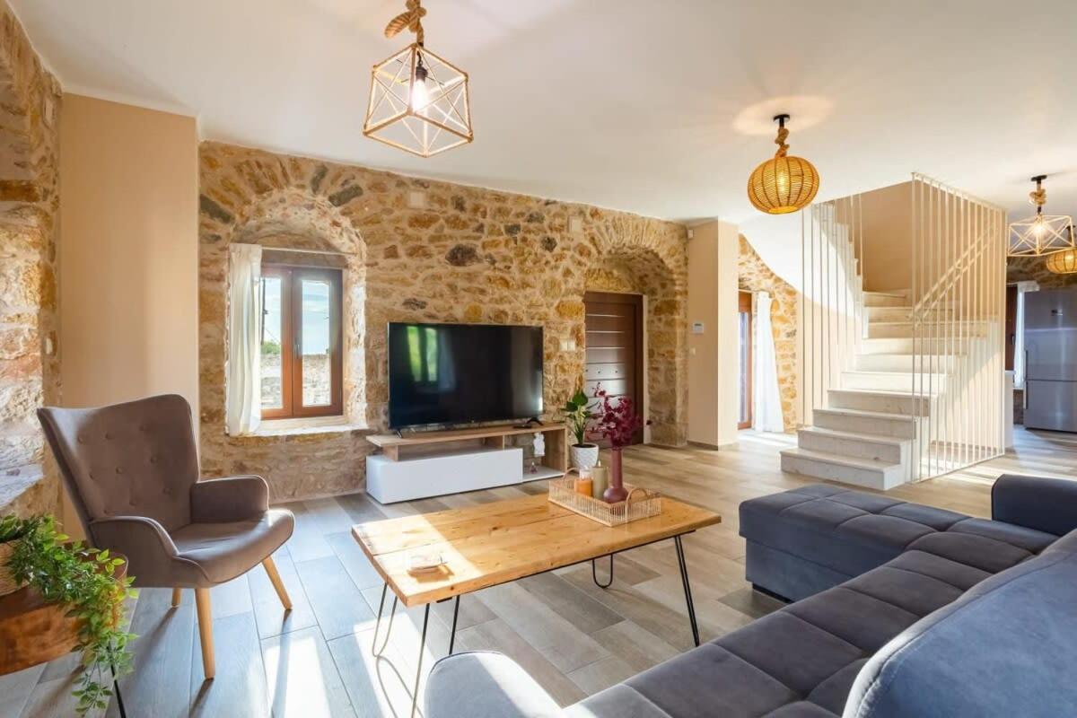 Mantineia Stone Villa-An Ethereal Getaway Megali Mantineia Luaran gambar